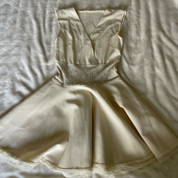 Maje Riratoire Ivory Lace Detail mini dress - Picture 5 of 13